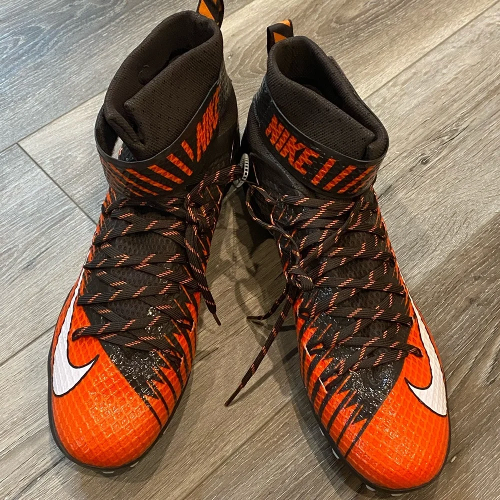 Nike skin football cleats NWOT